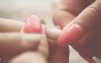 Comment renforcer ses ongles cassants ?