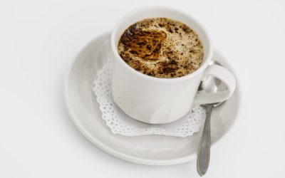 Café crémeux à l’huile de coco et aux épices : gourmand et anti-kilos