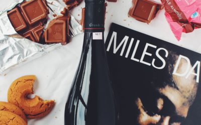 Maigrir en buvant du vin rouge et en mangeant du chocolat. Vraiment sain ?