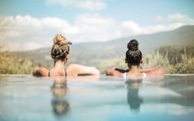Pourquoi a-t-on froid quand on entre dans une eau plus chaude que l’air ?