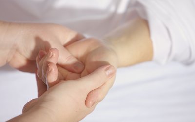 Comment Soulager les Démangeaisons de la Peau : 10 Remèdes Efficaces.
