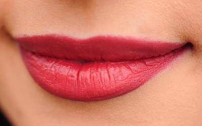 Comment régénérer la peau abîmée : Les astuces pour enlever la peau qui pèle